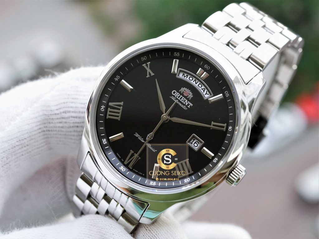 Vỏ và Dây của Orient Day Date SEV0P002BH làm từ thép không gỉ 316L cao cấp