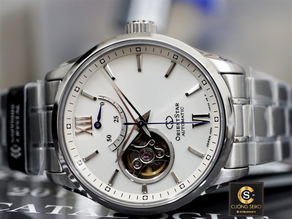  Orient Star RE-AT0003S00B độc đáo cuốn hút với ô lộ máy 