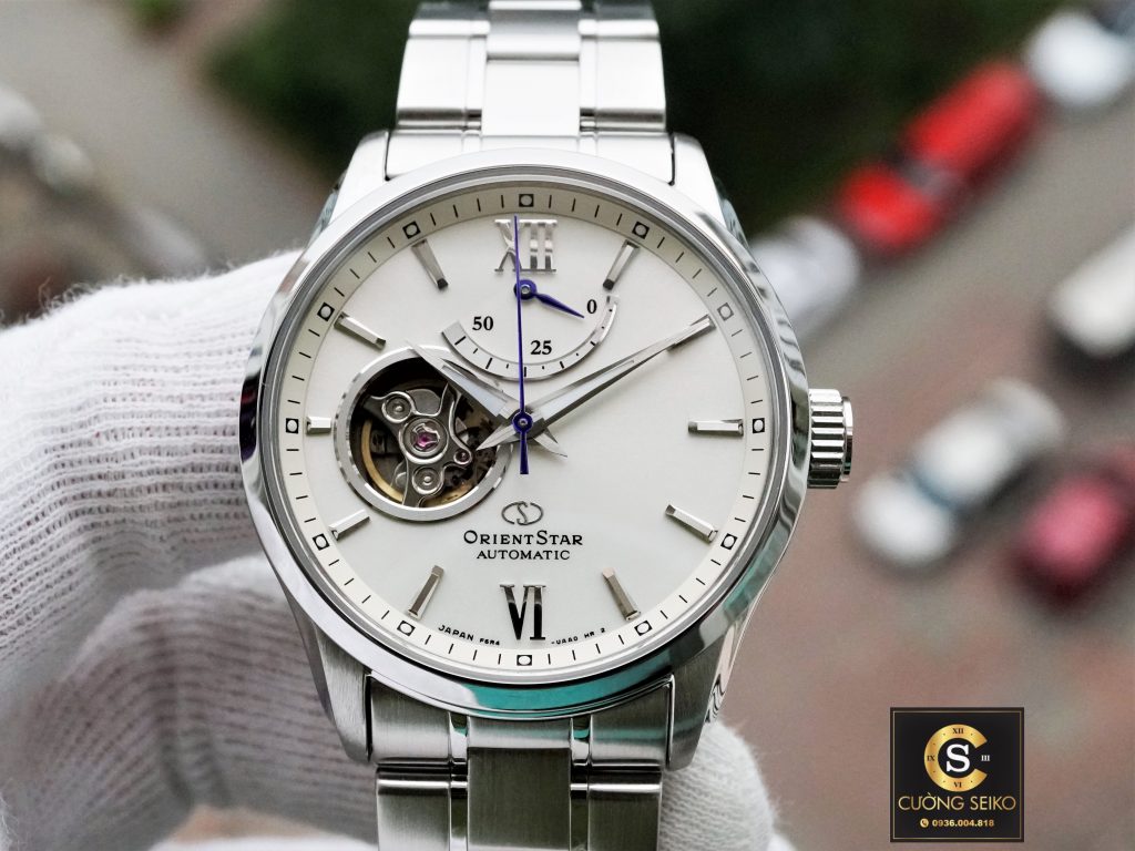 Toàn bộ vỏ và dây của Orient Star RE-AT0003S00B được làm từ thép không gỉ 316L