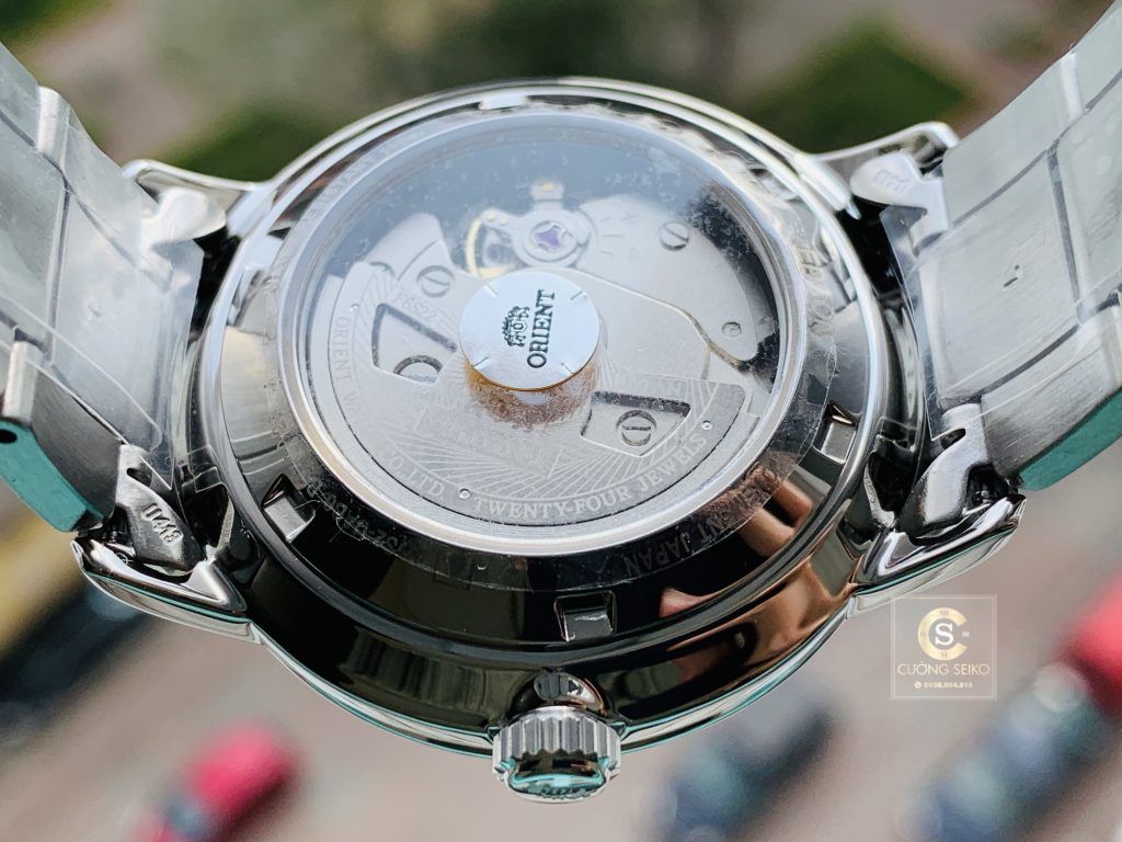 Orient Open Heart RA-AR0101L10B sử dụng bộ máy cơ F6S22, 24 chân kính 