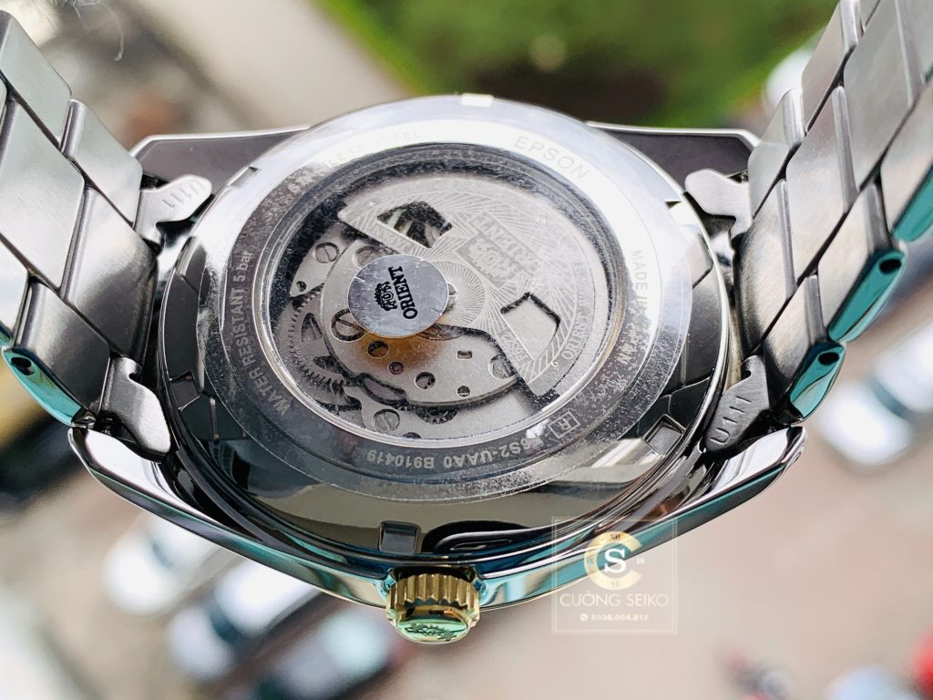 RA-AR0001S00C sở hữu Bộ máy Cơ F6S22 với 22 chân kính 