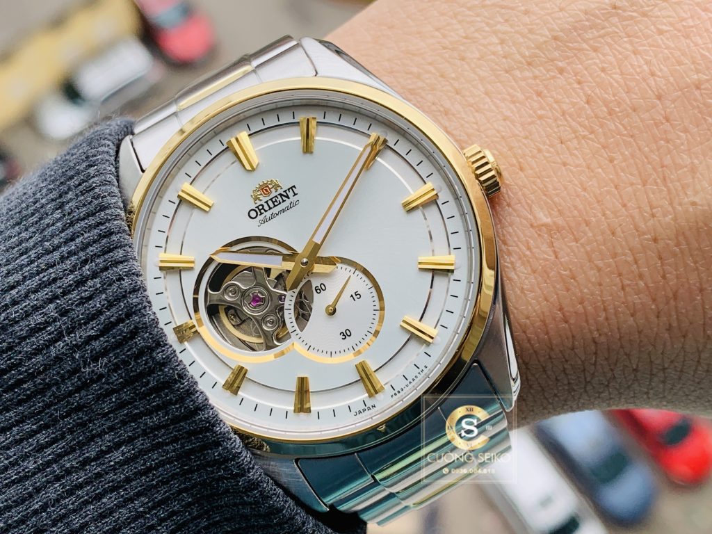 Orient Open Heart RA-AR0001S00C thiết kế lộ máy tính tế