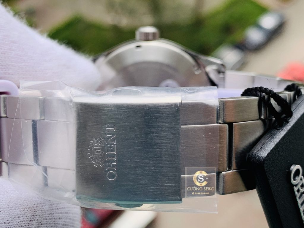 Orient RA-AK0402E10B sử dụng thép không gỉ 316L