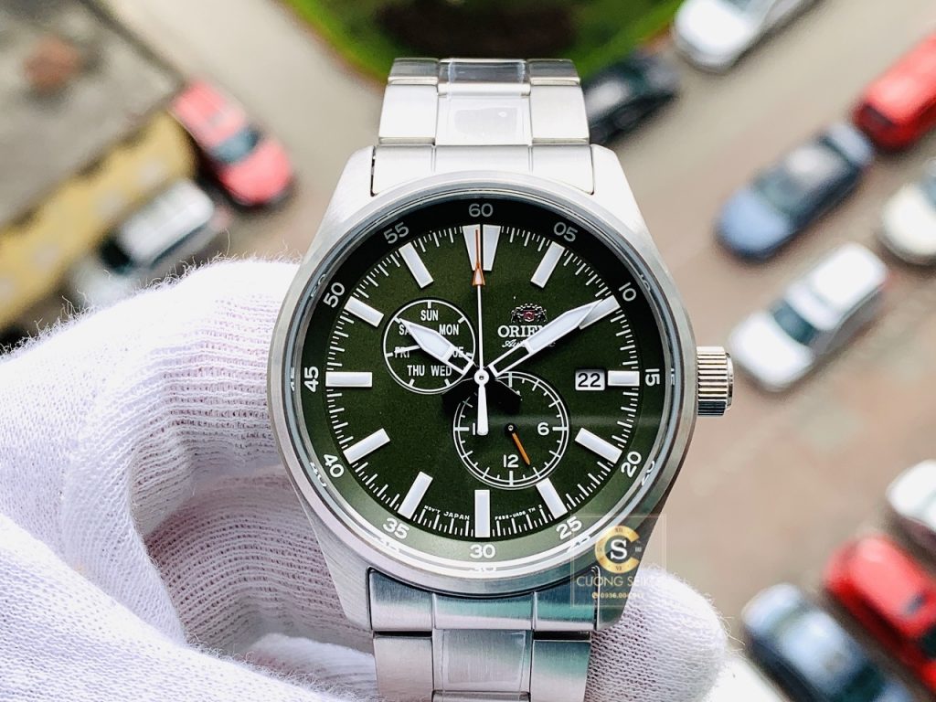 Orient Sport RA-AK0402E10B có Dial Xanh lạ mắt