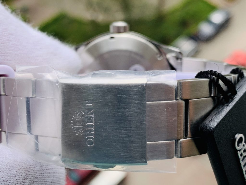 Orient Sport RA-AK0401L10B sử dụng thép không gỉ 316L