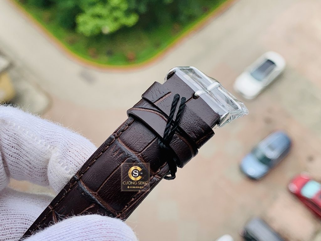 Edox Moonphase 80505-3-AIR sử dụng khóa cài 